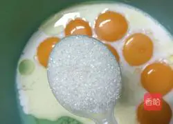 Illustration of how to make rice cooker chiffon cake 7