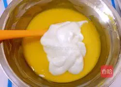 Illustration of how to make eight-inch honey chiffon cake 7