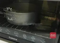 Illustration of how to make eight-inch cocoa chiffon cake 11