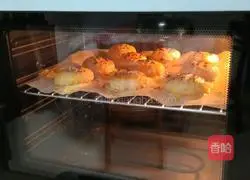 Illustration of making honey bean cheese cake 13