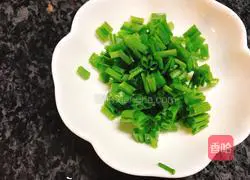 Illustration of how to make chive and meat floss cake rolls 2