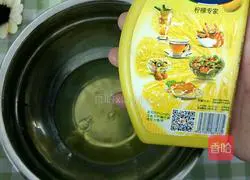 Crande Illustration of how to make raspberry matcha cake roll 9