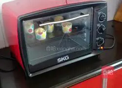 Illustration of how to make muffin cupcakes 5