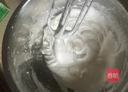 Illustration of how to make 8-inch native egg yogurt chiffon cake 7