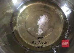 Illustration of how to make eight-inch chiffon cake 7