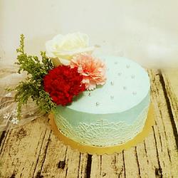 Flower light cream cake