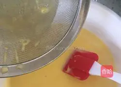 Illustration of how to make meat floss cake rolls 5