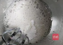 Illustration of how to make matcha cream cake roll 4