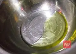 Illustration of how to make sweet orange small four rolls 2