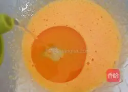 Banana Chiffon Cake (Eight-Inch) Recipe Illustration 4