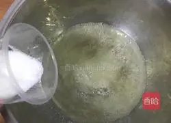 Illustration of how to make strawberry jam cake roll 7