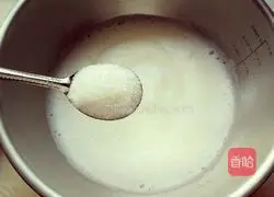 Illustration of how to make rice cooker chiffon cake 7