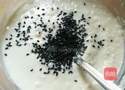 Illustration of how to make breakfast Sima pancake, chicken legs and kiwi fruit 4