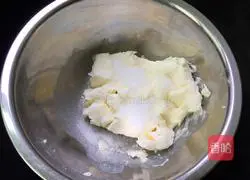 Illustration of how to make six-inch strawberry cheesecake 6