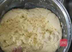 Cornmeal is made Illustration of how to make noodles with pancakes 2
