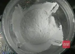 Illustration of how to make red yeast powder jam cake roll 4