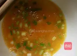 Illustration of how to make green onion fried egg pancake 2