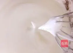 Illustration of how to make eight-inch honey chiffon cake 6