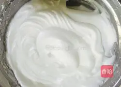 Illustration of how to make six-inch yogurt chiffon cake 9