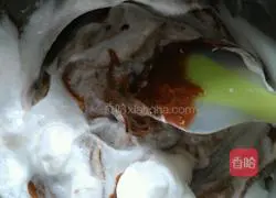 Chocolate Sauce Chiffon Cake (8-inch) Recipe Illustration 5