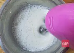 Illustration of how to make eight-inch chiffon cake 4