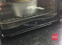 Illustration of how to make six-inch chiffon cake 15