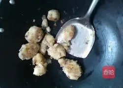 Illustration of how to make pan-fried potato pancakes 12