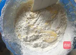 Illustration of how to make 8-inch native egg yogurt chiffon cake 12