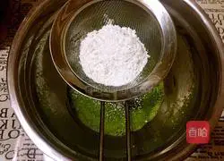 Spinach Juice Chiffon Cake- Illustration of the eight-inch method 4