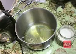 Illustration of how to make matcha chiffon cake 4