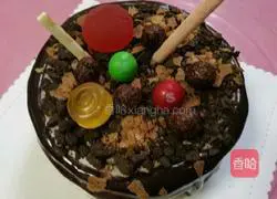 Oreo Salted Cream Drip Cake Recipe Illustration 16