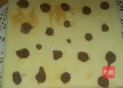 Cow pattern cake roll.Illustration of how to make it 14