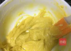 Illustration of how to make six-inch chiffon cake 4