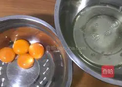 Strawberry Jam Cake Roll Recipe Illustration 2