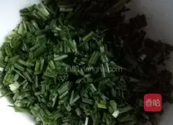 Illustration of how to make chive meat pie 2