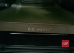 Illustration of how to make spinach and yam cake rolls 14