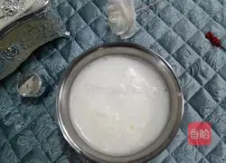 Illustration of how to make cream cake roll 10