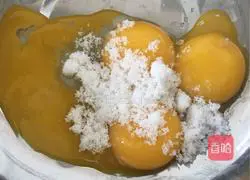 Illustration of how to make meat floss cake rolls 2