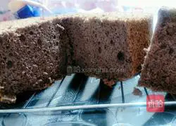 Illustration of how to make eight-inch cocoa chiffon cake 14