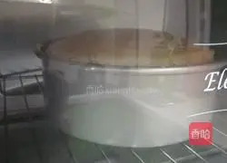 Illustration of how to make eight-inch chiffon cake 14