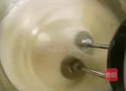 Illustration of how to make raisin cake roll 8