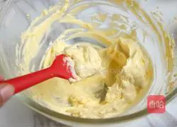 Illustration of how to make flower-shaped cookies 4