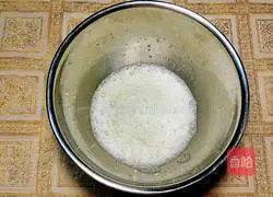 Illustration of how to make cream strawberry cake rolls 5