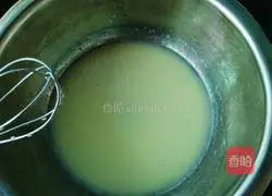 Illustration of how to make red grape cake roll 4