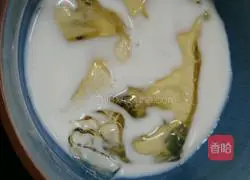 Illustration of how to make blueberry gradient frozen cheesecake 9