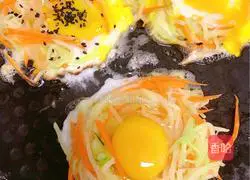 Illustration of how to make potato shredded cake 3