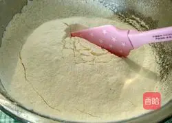  Illustration of how to make walnut and black sesame biscuits 6