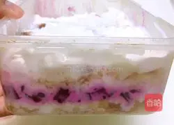 Illustration of how to make dragon fruit cream layer cake box 7