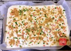 Illustration of how to make meat floss salad cake roll 14
