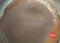 Illustration of how to make eight-inch cocoa chiffon cake 3